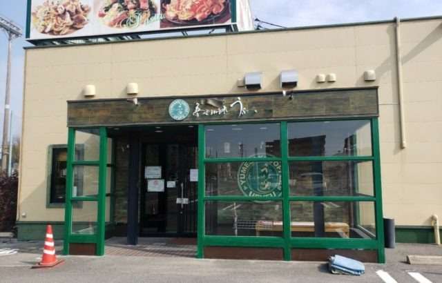 佐賀市兵庫北うふふカフェ様　店舗入り口木部柱　彩色系緑色仕上げ