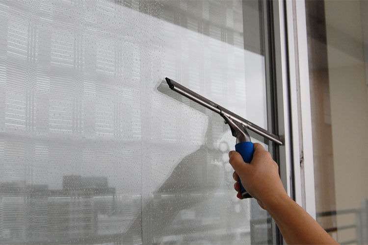 佐賀市久保田町 設計会社様 塗装工事後 ガラス面窓清掃