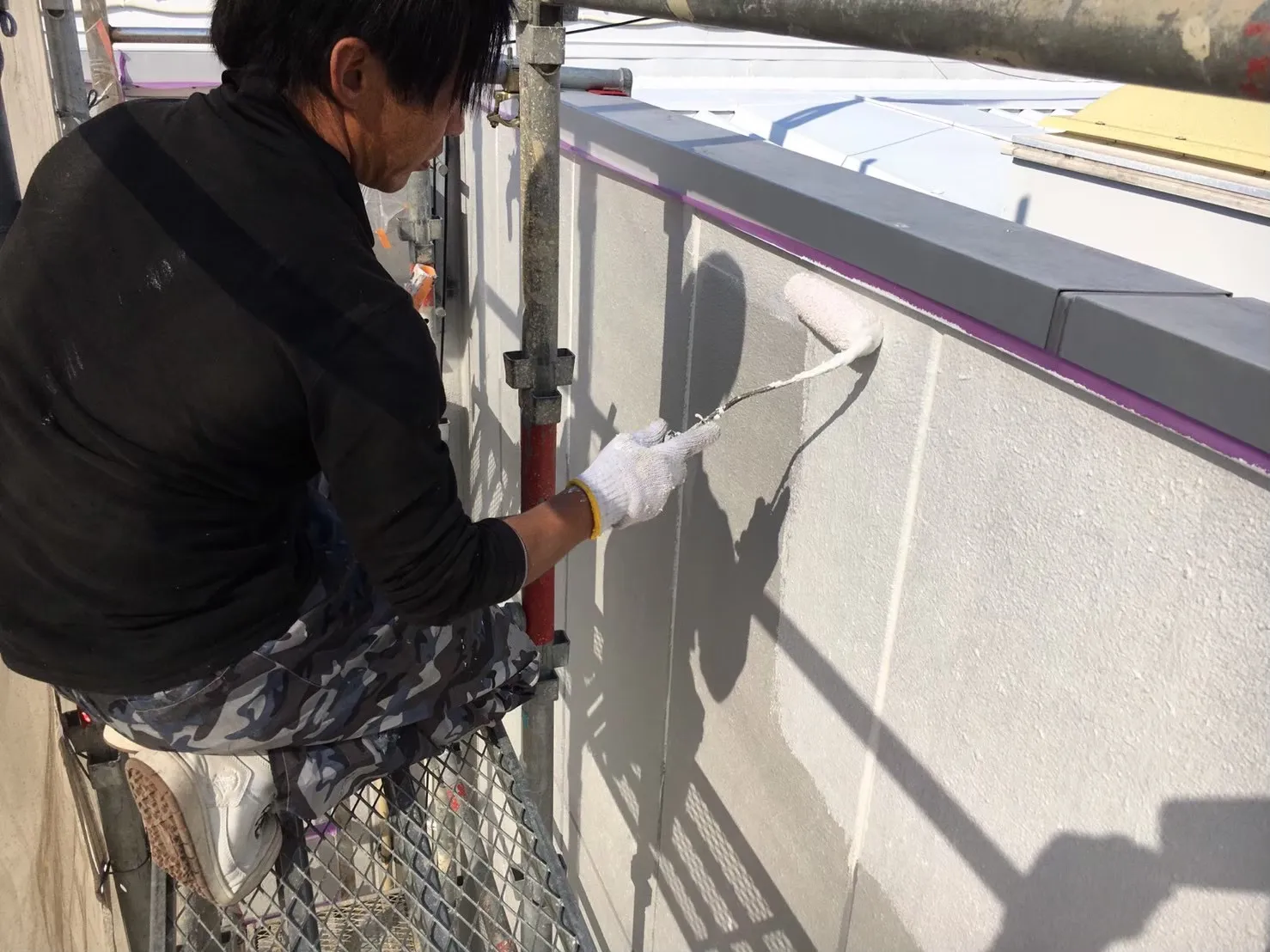 佐賀市高木瀬西 ビル塗装 外壁 下塗り1回目 下塗り2回目