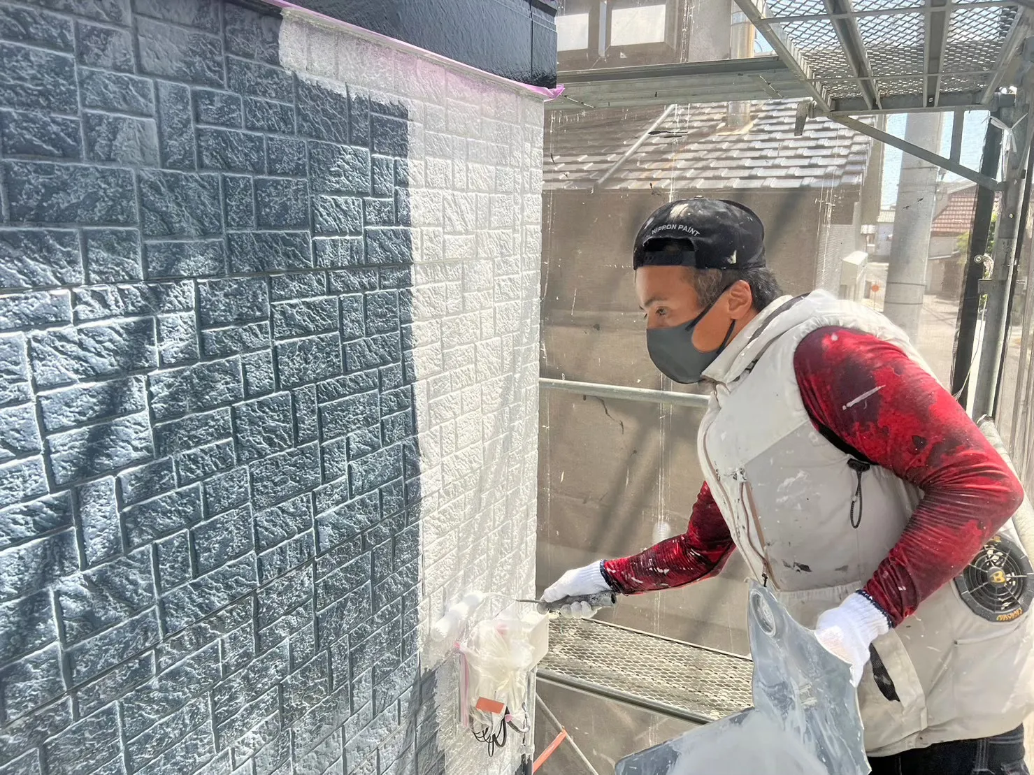 佐賀市川副町 外壁塗装 中塗り 上塗り トップコート